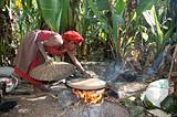 Ethiopia - Preparazione del kotcho pane tradizionale - 09